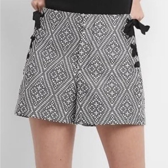 Gap for Good woven high waisted shorts with side lace up detail - Picture 1 of 9